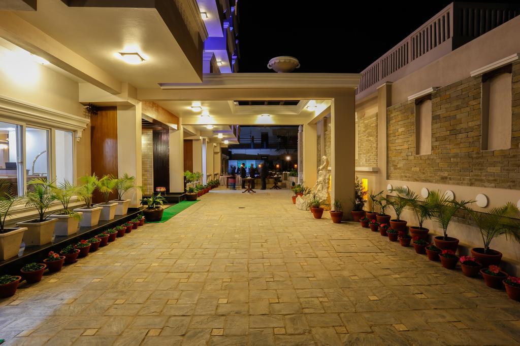 Da Yatra Courtyard Hotel Pokhara Eksteriør billede
